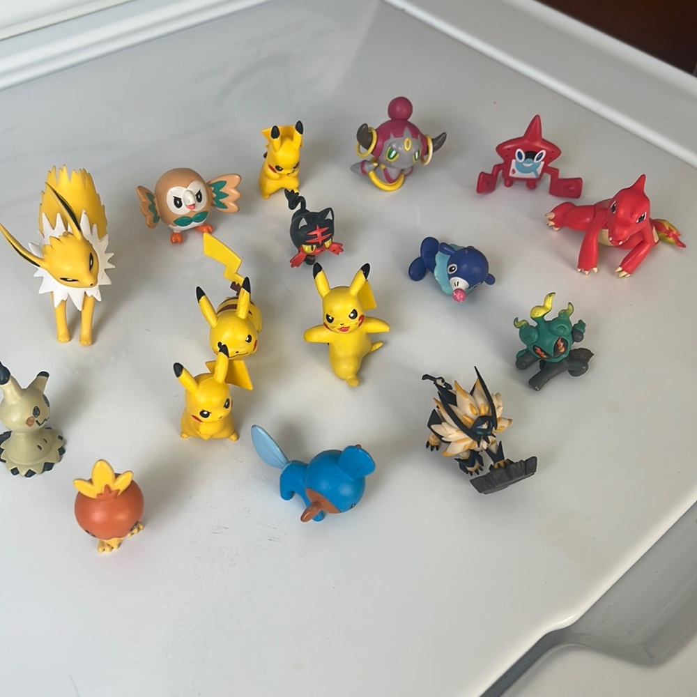 POKÉMON FIGURES LOT OF (16) YOU GET IN THIS BUNDLE